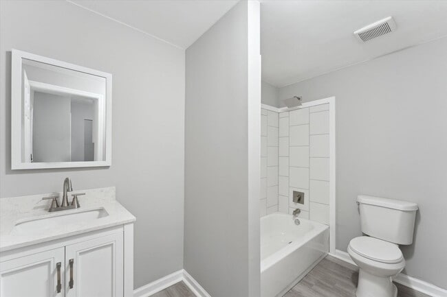 Building Photo - 816-816 W 38th St