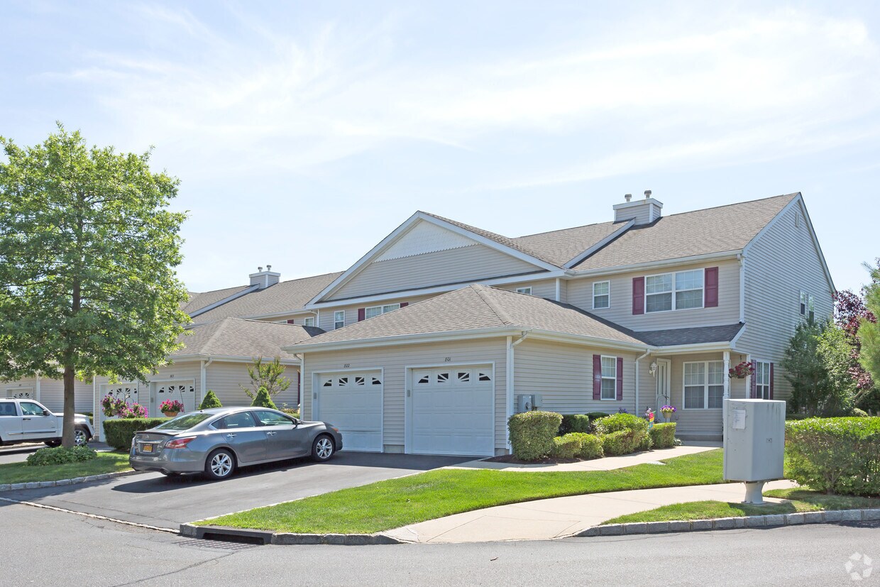 Fairfield Townhouses At Bohemia Apartments 100 Saddle Cove Rd Bohemia, NY