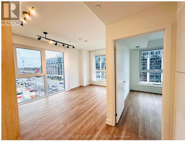 Building Photo - 1007 The Queensway