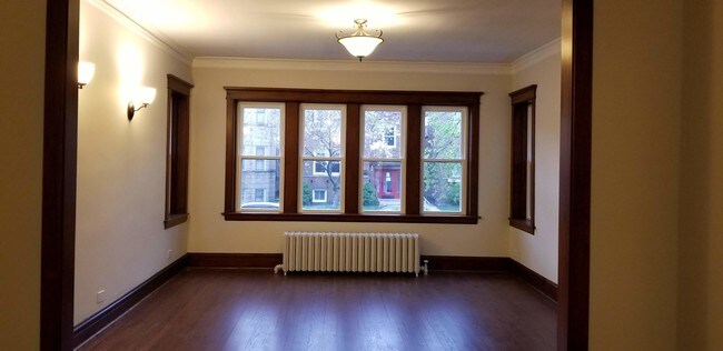 Sala de estar - 1819 Wesley Ave
