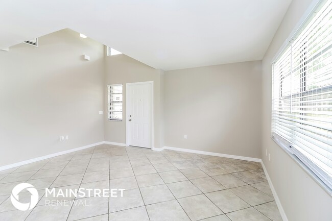 Building Photo - 308 SE 17th Pl