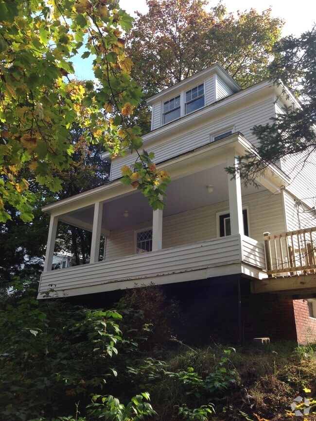 Building Photo - 98 Parker St