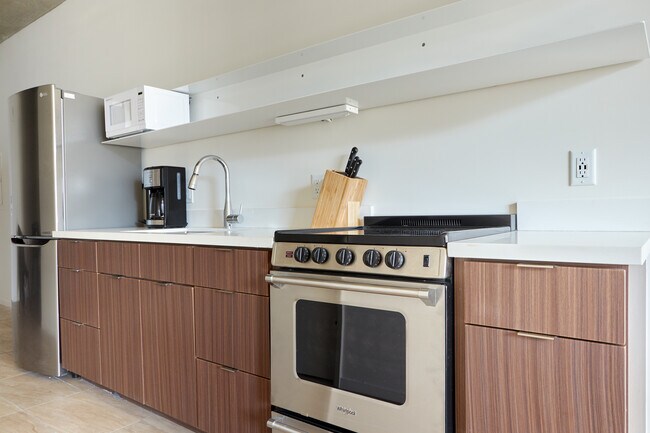 Foto del edificio - 320 W Cedar St
