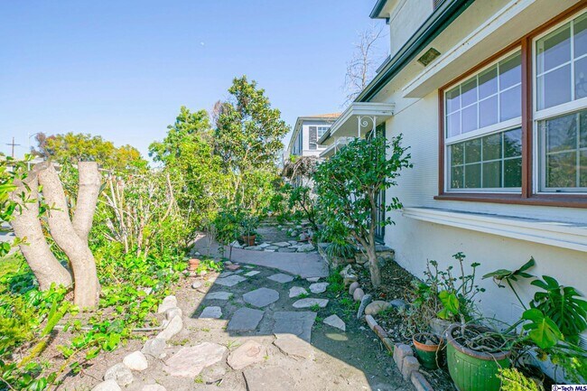 Foto del edificio - 10528 Riverside Dr