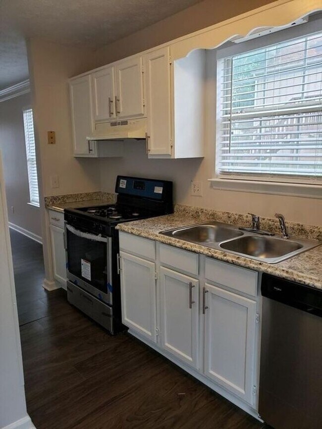 Building Photo - 2024 Charter Manor