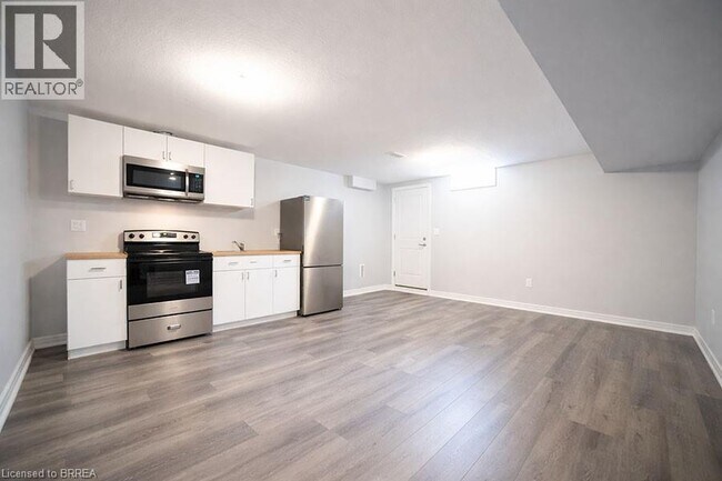 Building Photo - 31 Mair Ave