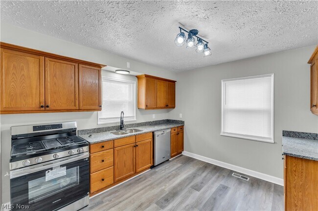 Foto del edificio - 4026 W 144th St
