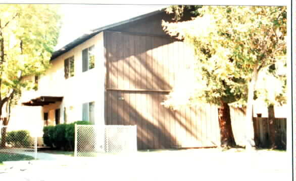 Building Photo - 1175 Mesa Dr