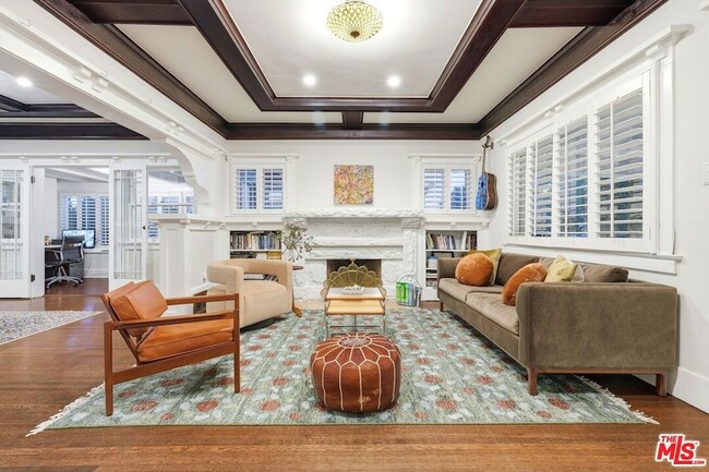 Foto del edificio - 1458 W 48th St