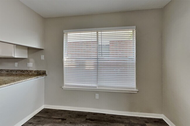 Foto del edificio - 22723 W Waterlake