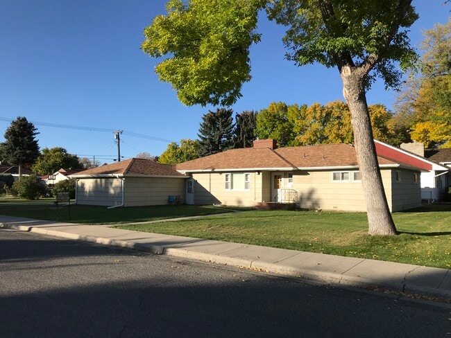 Building Photo - 1214 9th St W