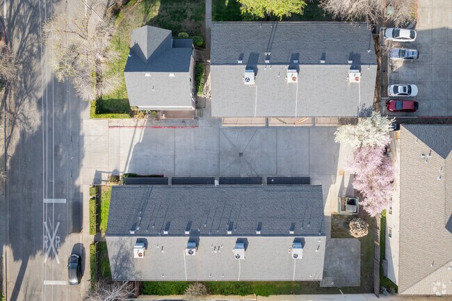 Vista de 90 grados - HUGE 4 BEDROOM Townhome!