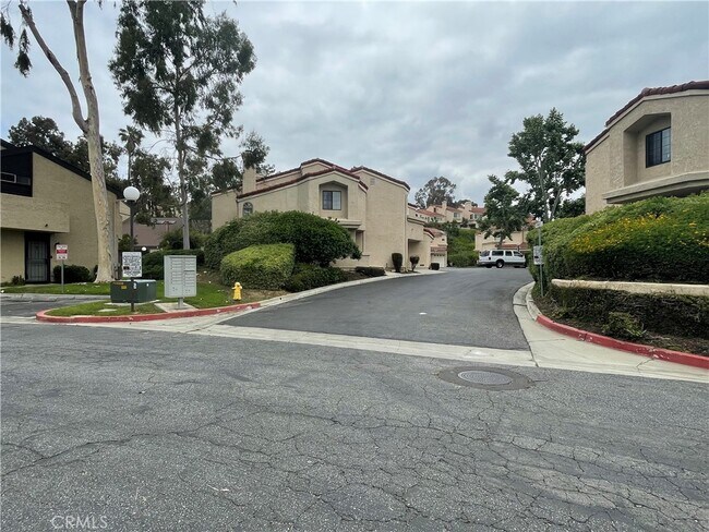 Foto del edificio - 3614 Hemlock Ln