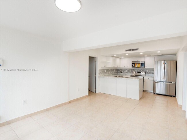 Building Photo - 16331 Willow Creek Dr