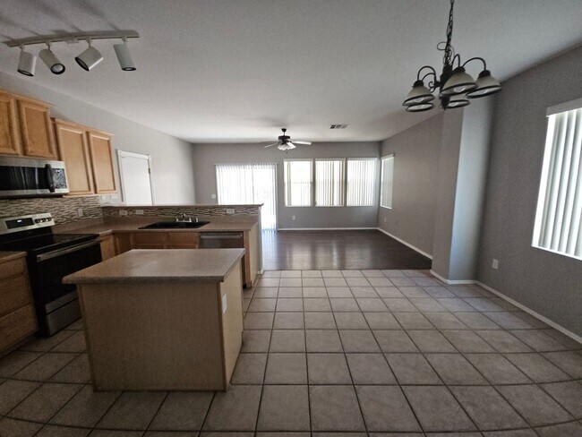 Foto del edificio - 4bd 2.5 bth 43rd Ave and vineyard