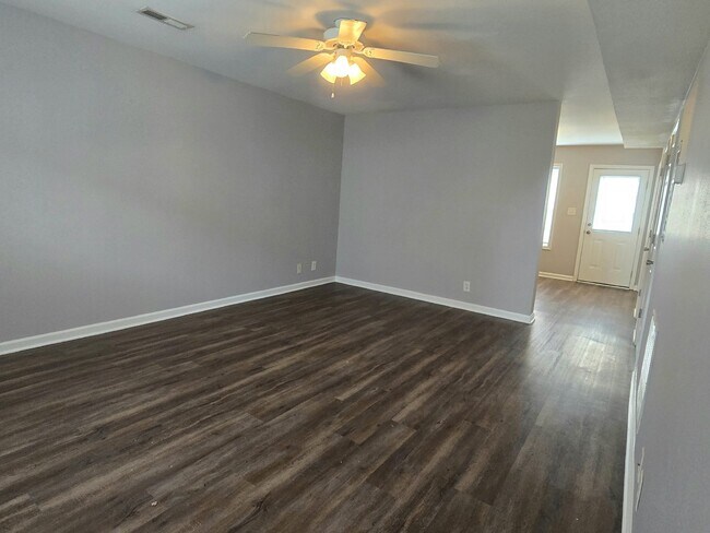 Foto del edificio - 252-1A EXECUTIVE AVE, CLARKSVILLE, TN 37042