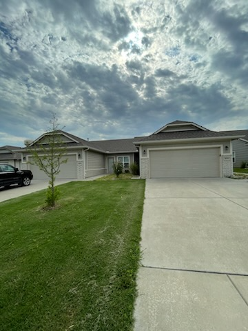 Building Photo - Beautiful 3-Bedroom Duplex with 2 Full Bat...