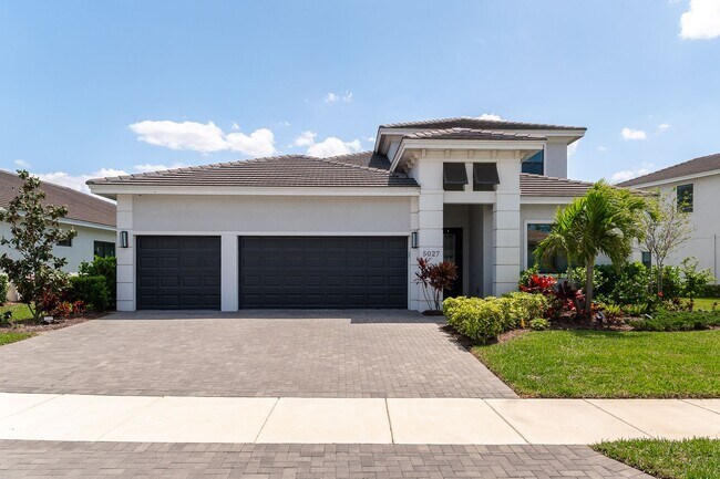Building Photo - Stunning Pool Home, Kiva Cir, Cresswind