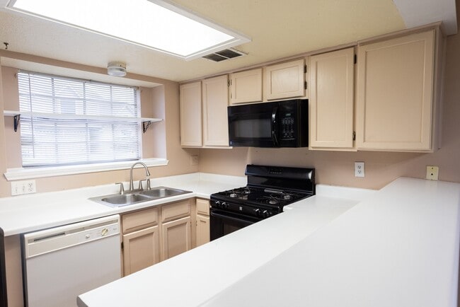 Foto del edificio - 1907 Country Village Blvd