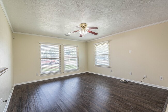 Foto del edificio - 6630 Bluebottle Ln