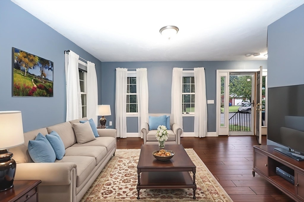 Primary Photo - 55 Glenrose Ave