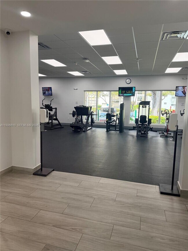 Foto del edificio - 17021 N Bay Rd