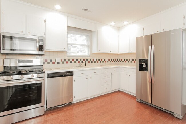 Building Photo - Charming 3 Bedroom in Park Ridge