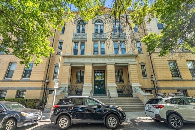 Building Photo - 350 W 4th St
