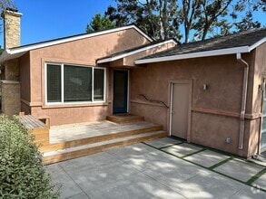 Building Photo - 1102 Lincoln Ave