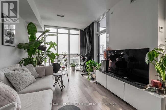 Building Photo - 32 Davenport Rd