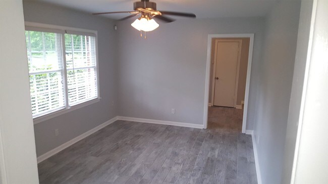 Foto del edificio - 3913 Sparkman Dr NW