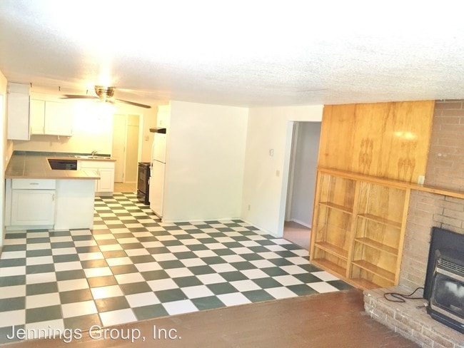Building Photo - 2 br, 1 bath Apartment - 760 N. Bertelsen Rd
