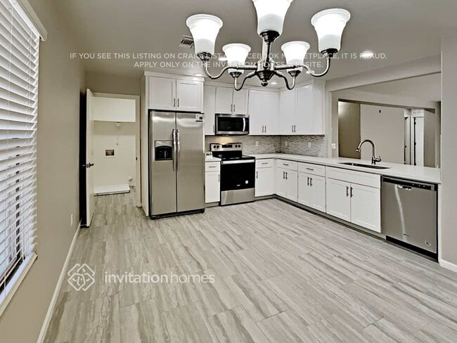 Foto del edificio - 8529 E Lakeview Ave