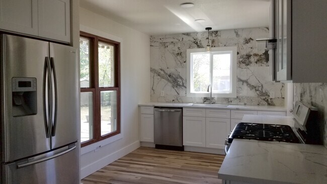 Building Photo - 484 Cherry Ridge