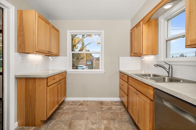 Building Photo - Newly renovated 3bd 2bath Shadle Rancher M...