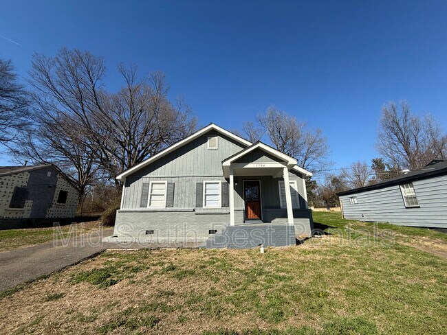 Building Photo - 1704 Cleoford Ave