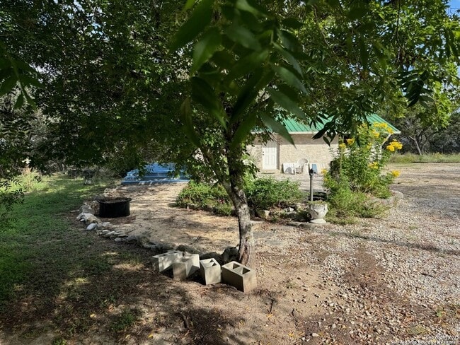 Building Photo - 572 Fm 2107