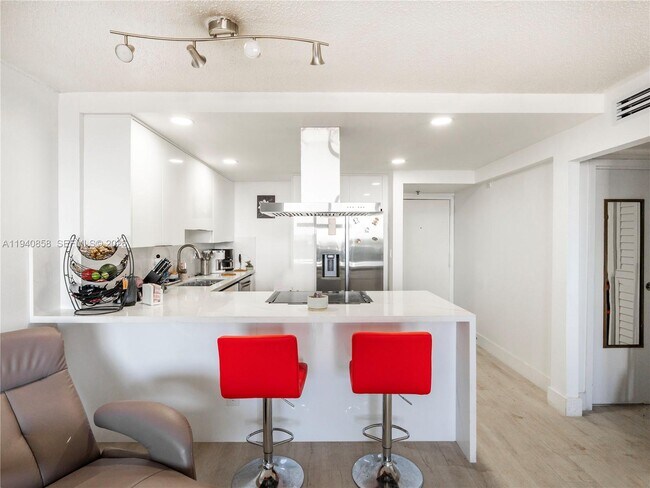 Foto del edificio - 1825 W 44th Pl