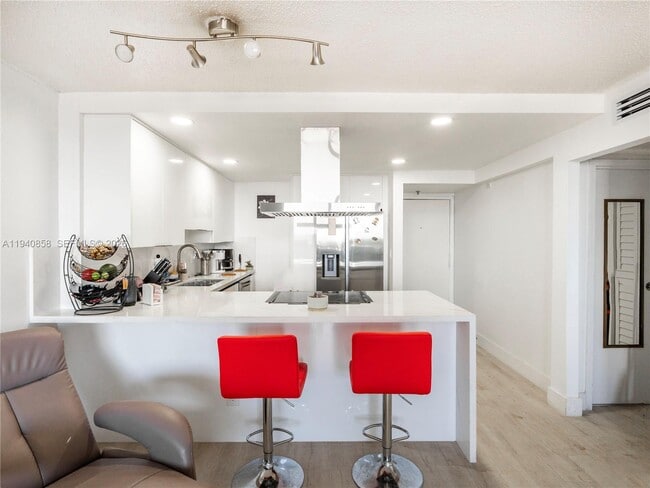 Building Photo - 1825 W 44th Pl