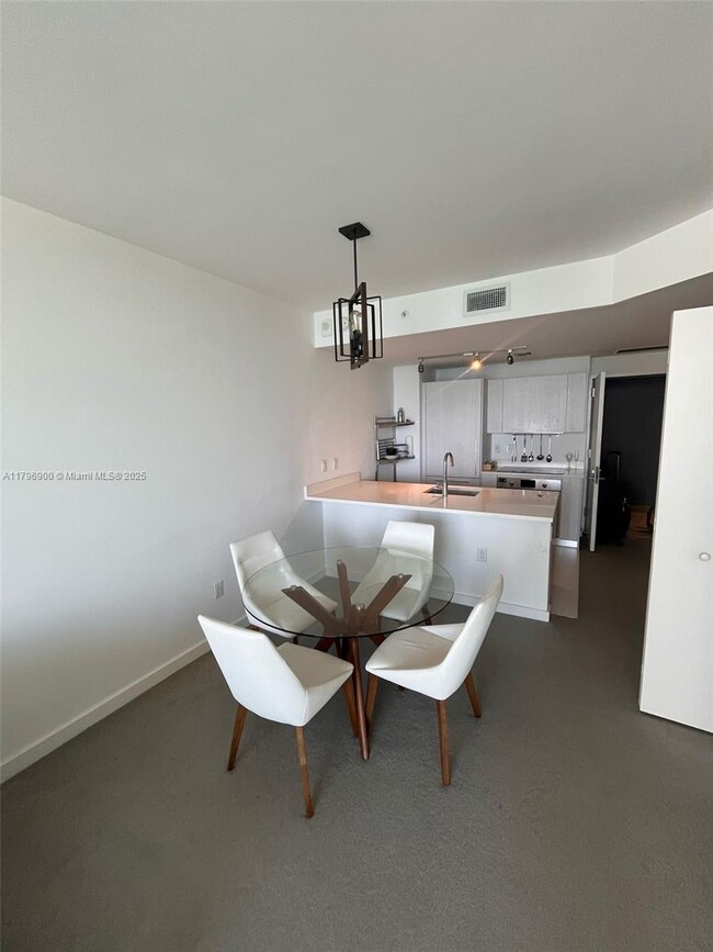 Foto del edificio - 501 NE 31st St