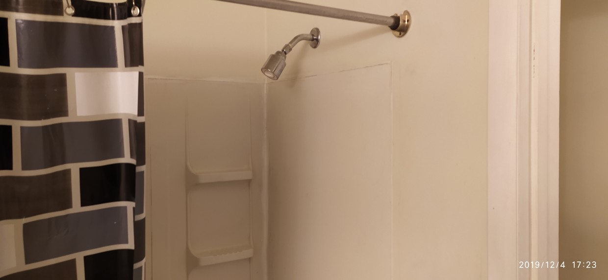 bathroom - 65 Ohio St