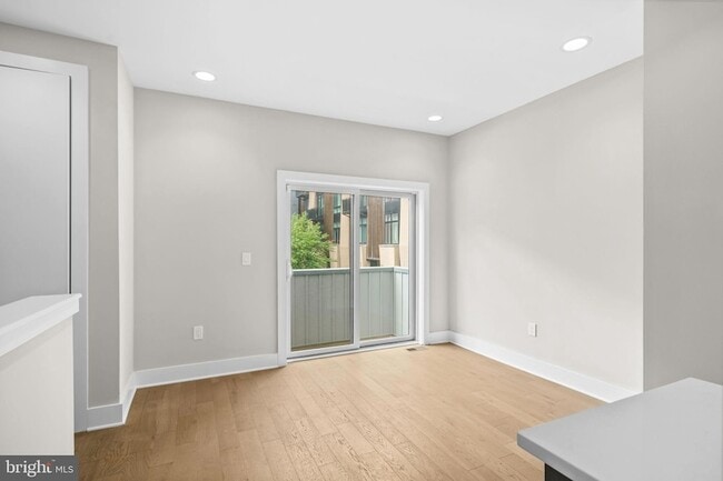 Building Photo - 634 N 5th Street Unit 4