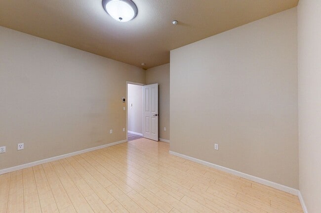 Foto del edificio - Town House Near Downtown Pleasanton  3 Bed...
