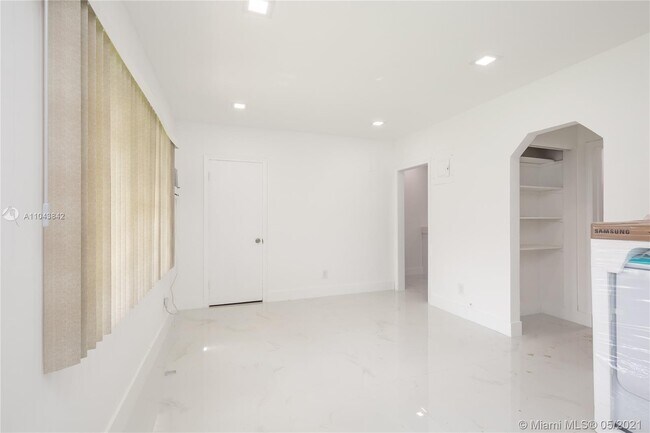 Building Photo - 1722 Dewey St