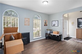 Building Photo - 504 Lakota Ln