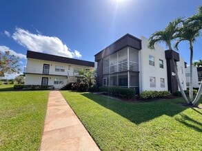 Building Photo - 698 Normandy Ln