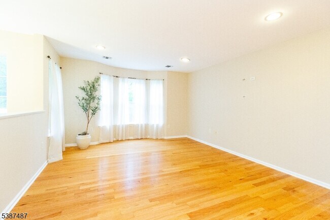 Foto del edificio - 127 Forest Dr