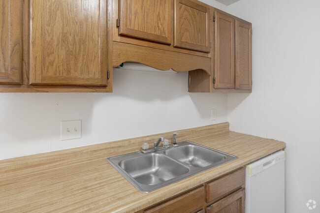 2BR, 2BR - 1,000SF - Kitchen - Forest Lake Apartments