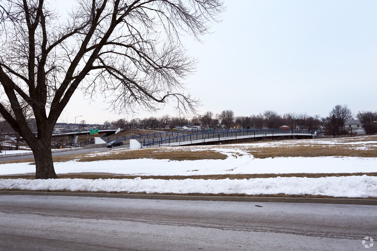 906 Lyon St, Des Moines, IA 50309 Apartments in Des Moines, IA