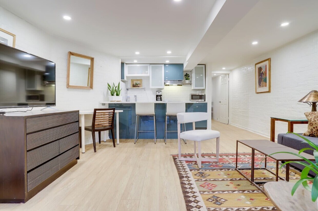 Foto principal - 114 F St SE